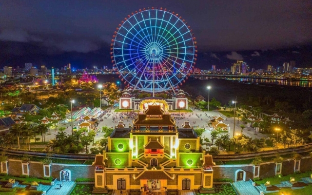 kham pha vong quay sun wheel bieu tuong ruc ro cua da thanh ve dem 1733479297 4 kham pha vong quay sun wheel bieu tuong ruc ro cua da thanh ve dem 1733479297